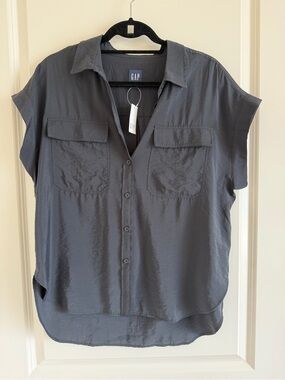 GAP Women's Black Short-Sleeve Button-Front Shirt